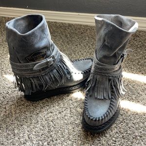 El Vaquero Gwen Mocc boots. Gorgeous!!!